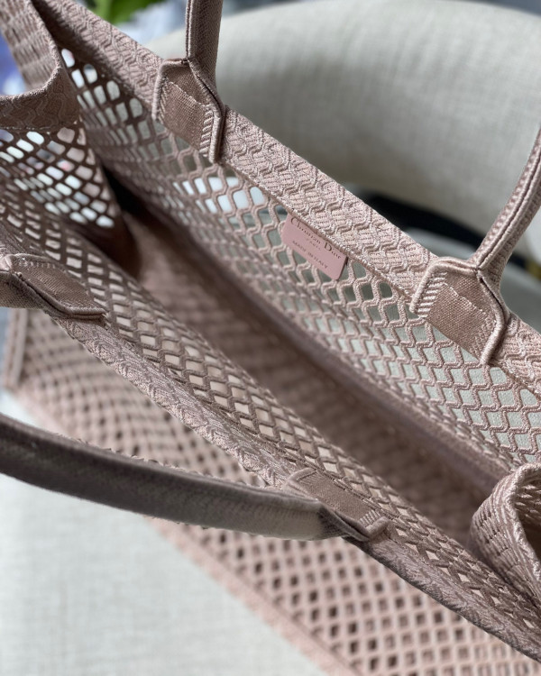 large D*or book tote