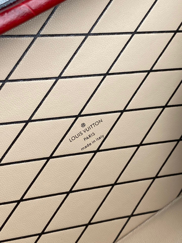 l**is V*t*n petite malle