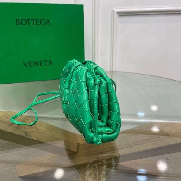 Bo*te*ga ve*ne*ta mini pouch