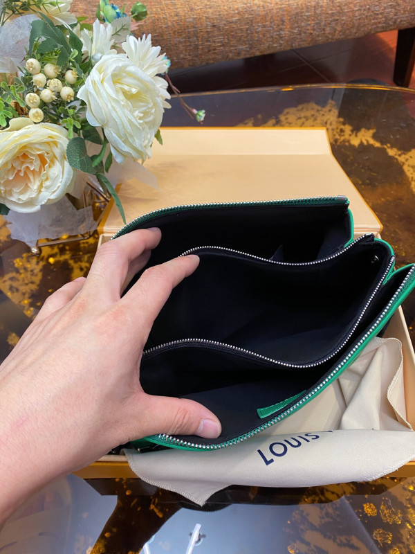 l**is V*t*n coussin pm