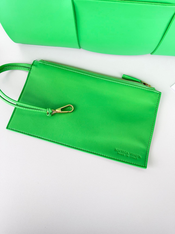 Bo*te*ga ve*ne*ta arco medium tote