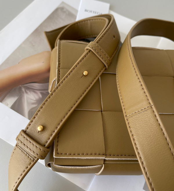 Bo*te*ga ve*ne*ta cassette