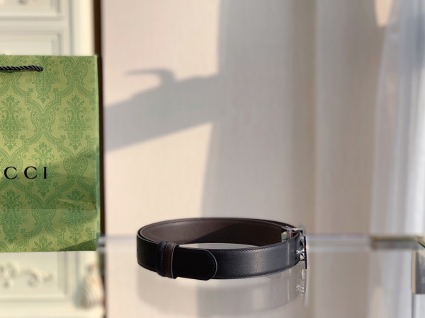 G*u*i reversible belt with square g buckle