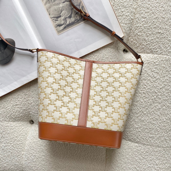 Ce**e medium bucket in triomphe canvas