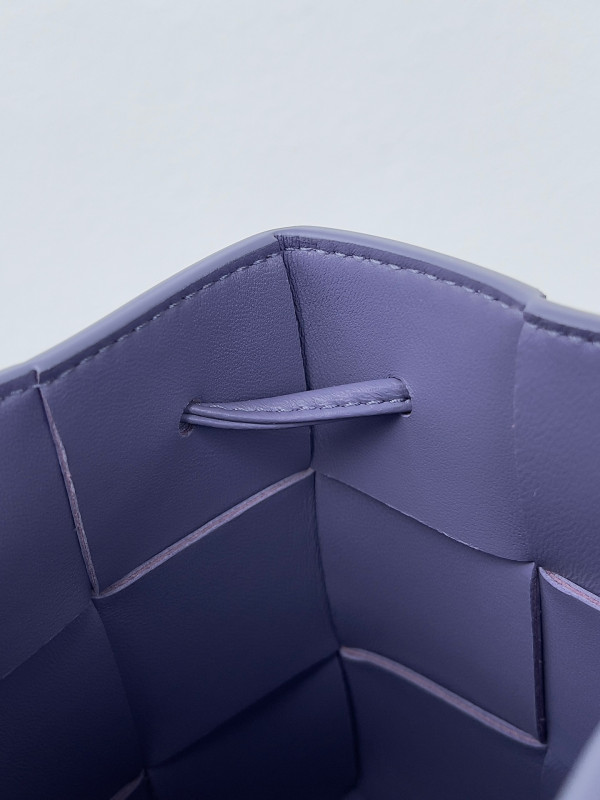 Bo*te*ga ve*ne*ta mini cassette bucket bag