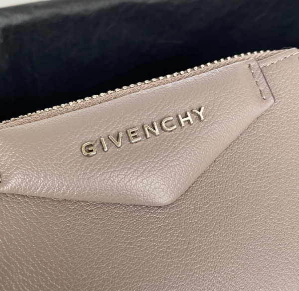 GIVENCHY NANO ANTIGONA