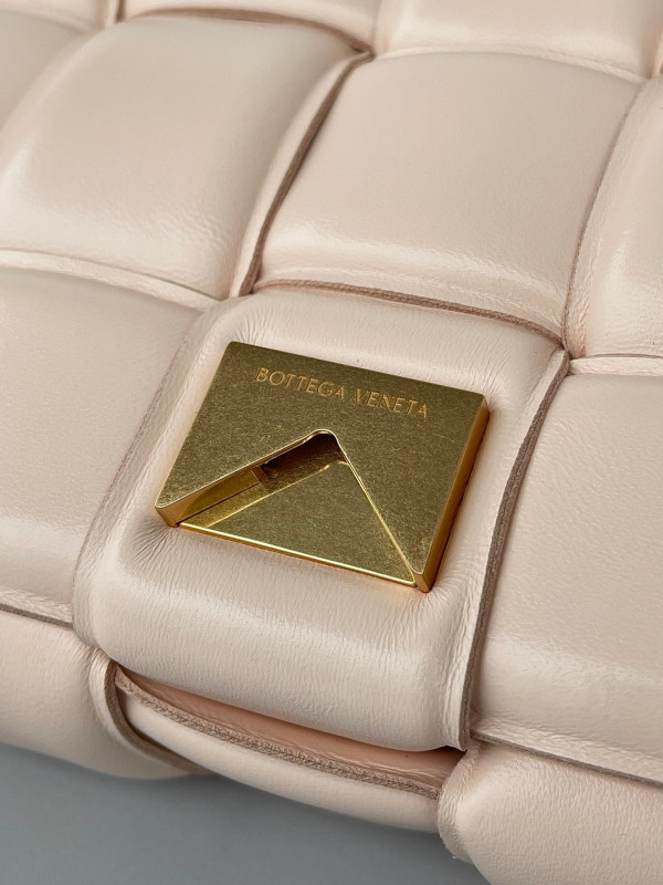 Bo*te*ga ve*ne*ta cassette