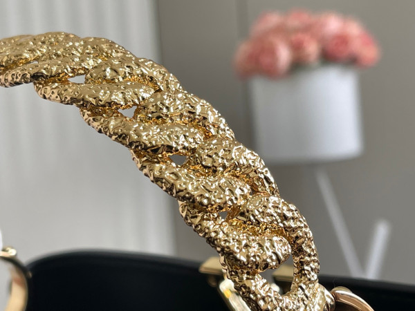 l**is V*t*n capucines bb