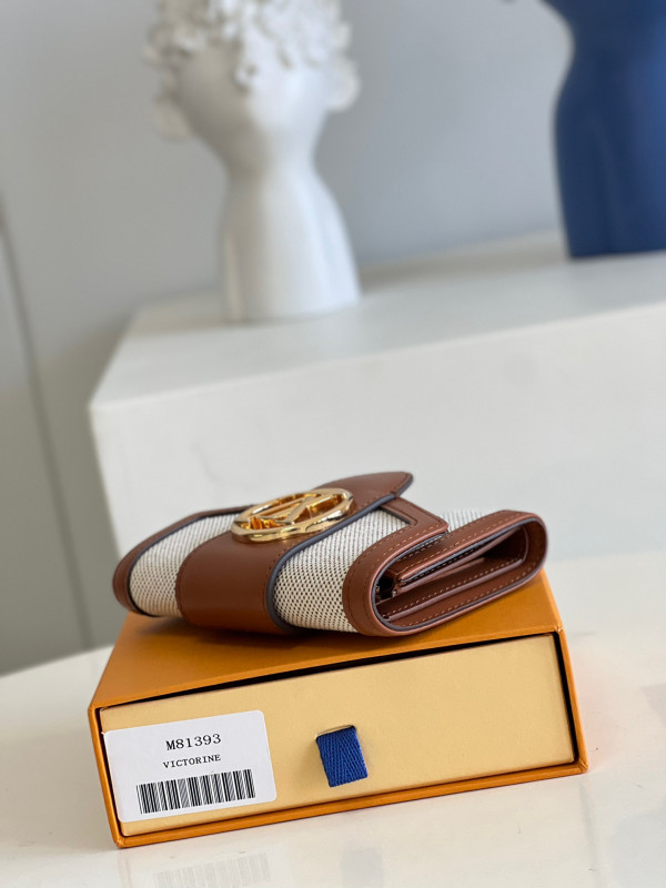 l**is V*t*n pont 9 compact wallet