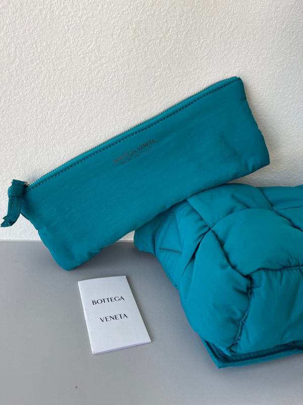 Bo*te*ga ve*ne*ta padded tech cassette