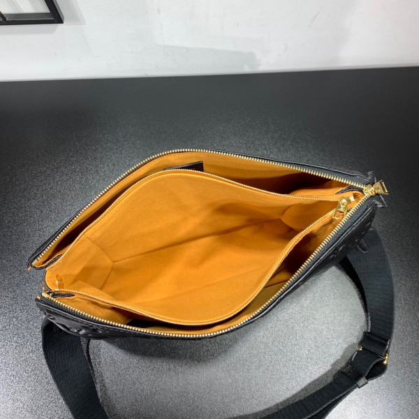 l**is V*t*n coussin mm