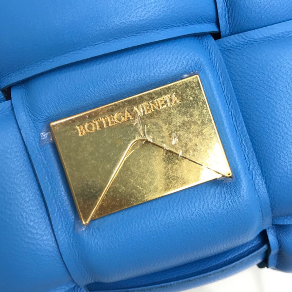 Bo*te*ga ve*ne*ta the chain cassette