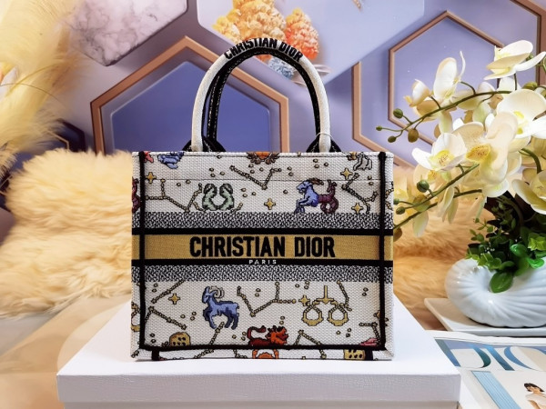 small D*or book tote