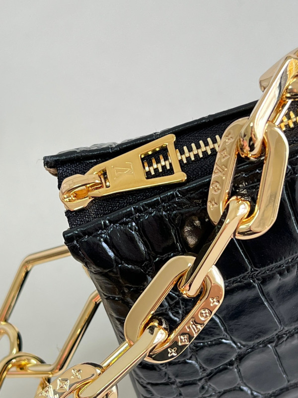 l**is V*t*n coussin pm