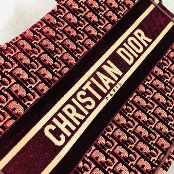 large D*or book tote