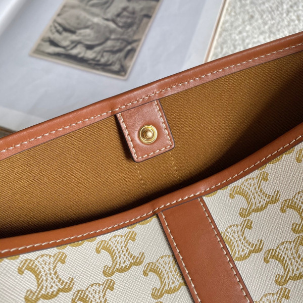 Ce**e medium bucket in triomphe canvas