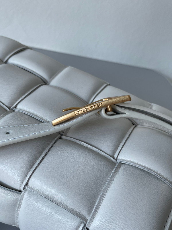 Bo*te*ga ve*ne*ta cassette