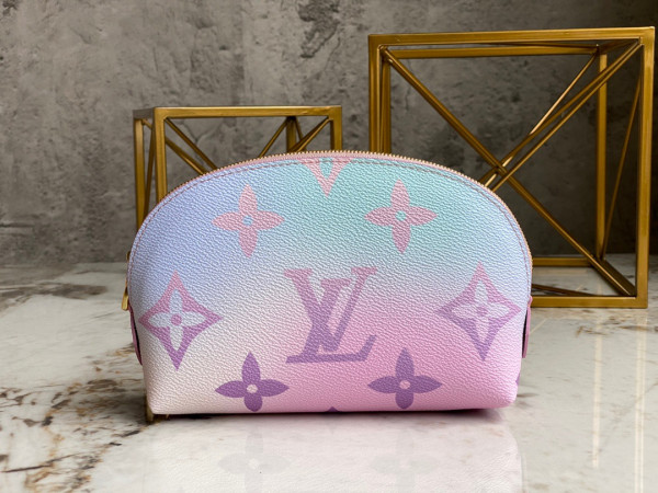 l**is V*t*n cosmetic pouch