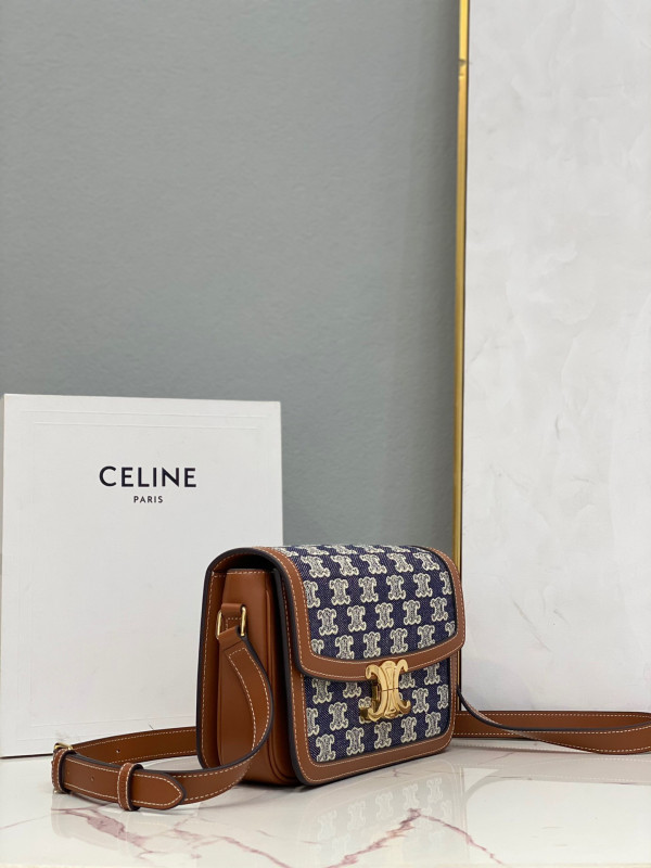 Ce**e medium triomphe bag