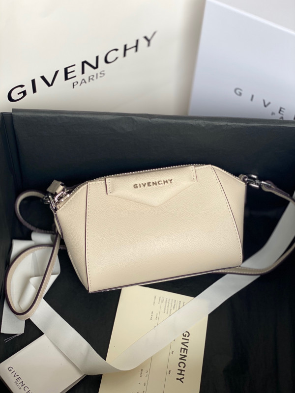 GIVENCHY NANO ANTIGONA