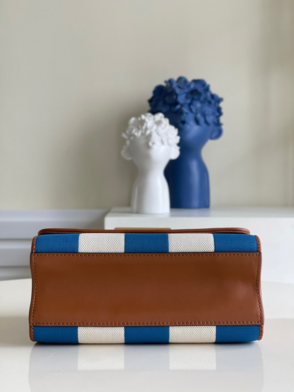 l**is V*t*n twist mm