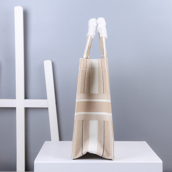 large D*or book tote