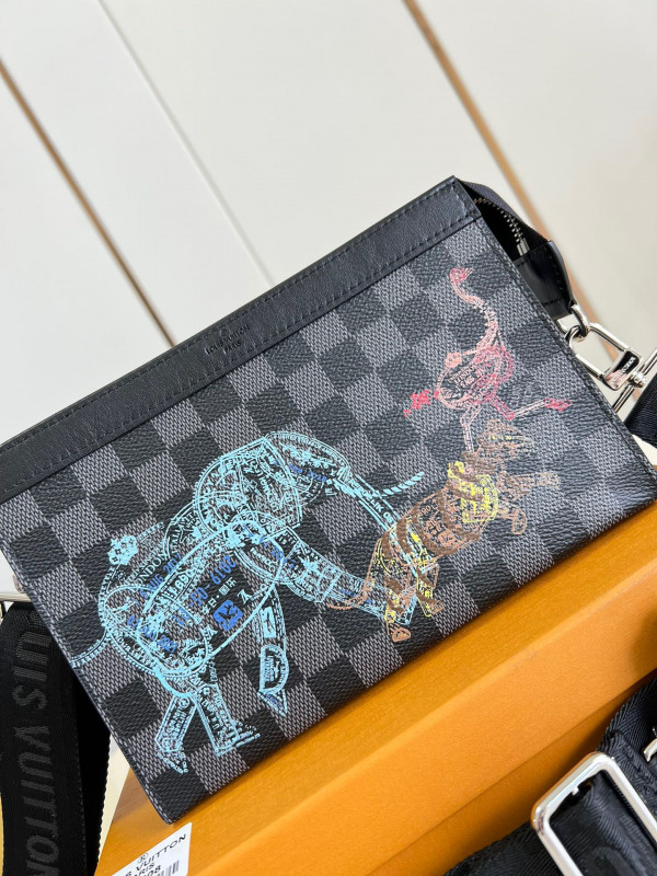 l**is V*t*n gaston wearable