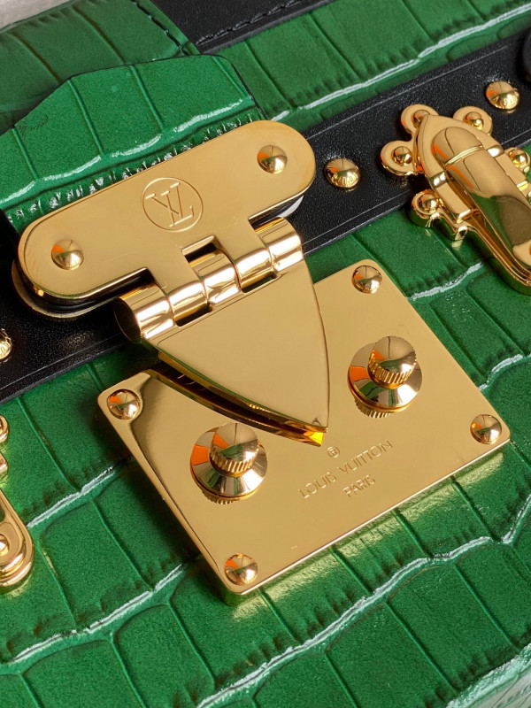 l**is V*t*n petite malle