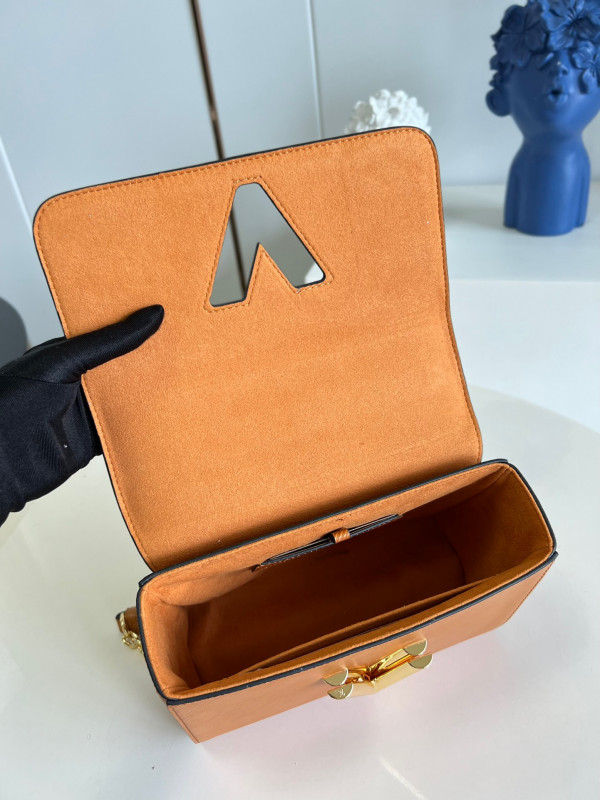 l**is V*t*n twist mm