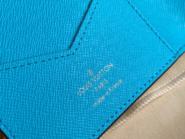 l**is V*t*n passport cover