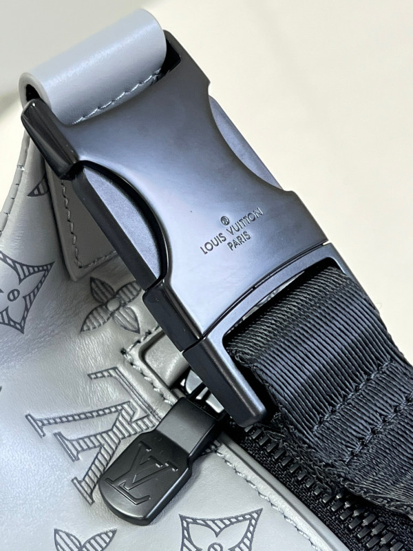 l**is V*t*n discovery bumbag