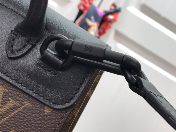 l**is V*t*n steamer xs