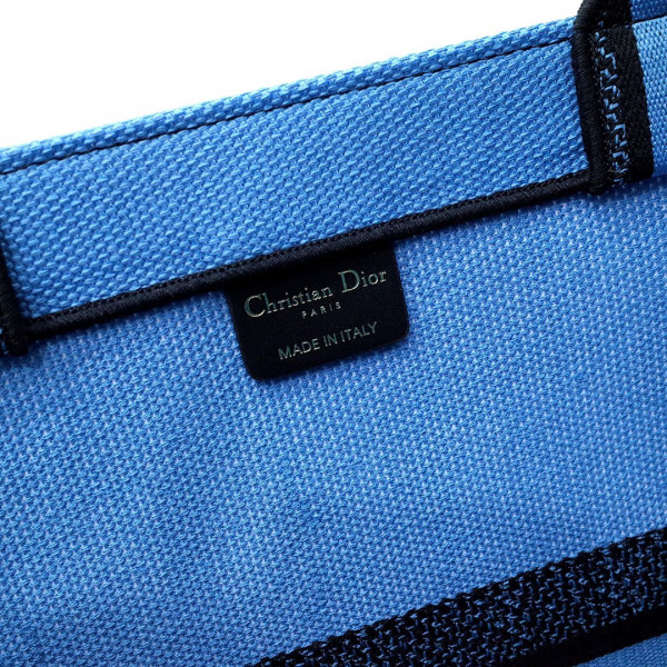 large D*or book tote