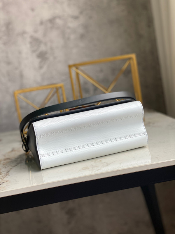 l**is V*t*n twist mm