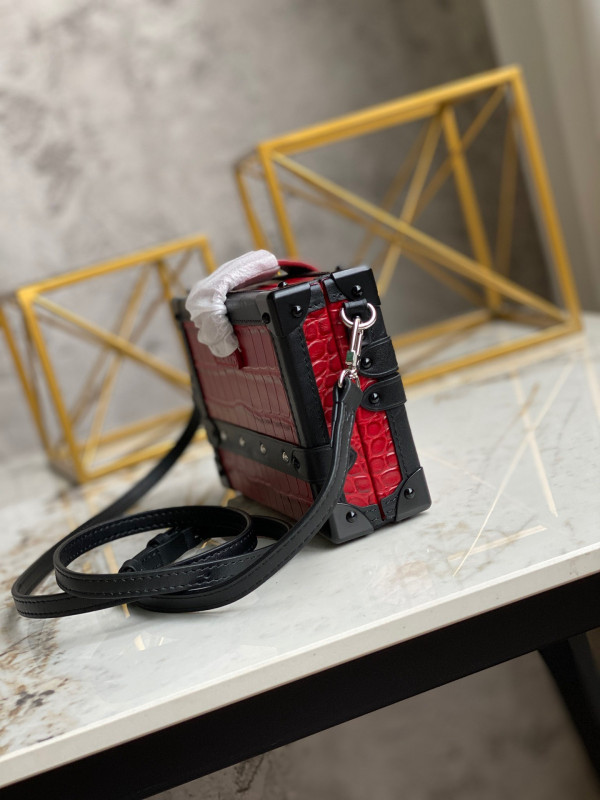 l**is V*t*n petite malle