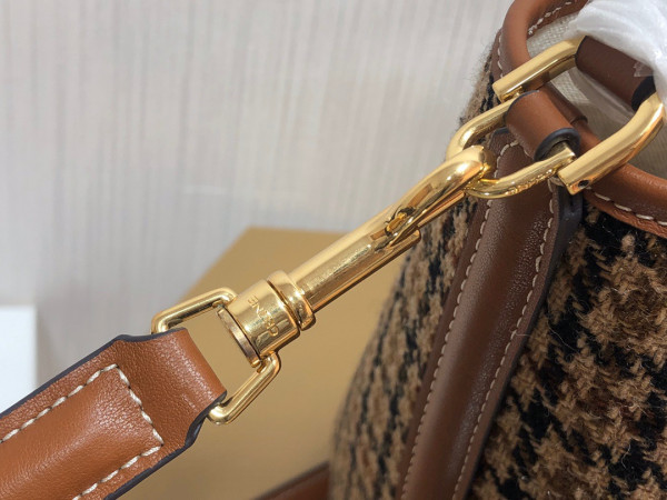 Ce**e teen bucket 16