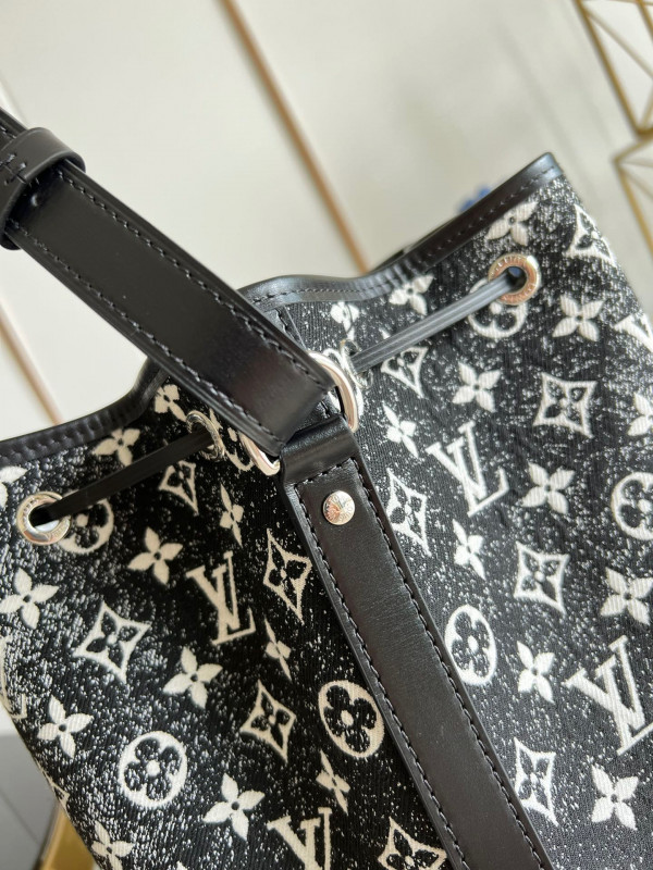 l**is V*t*n petit noÉ