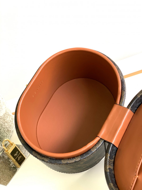 Ce**e vanity case in triomphe