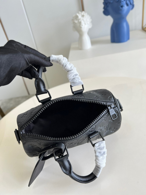 l**is V*t*n keepall bandouliÈre 25