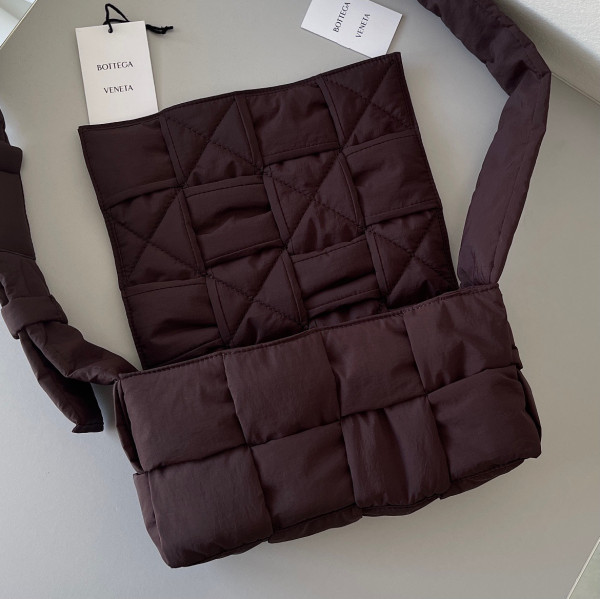 Bo*te*ga ve*ne*ta padded tech cassette