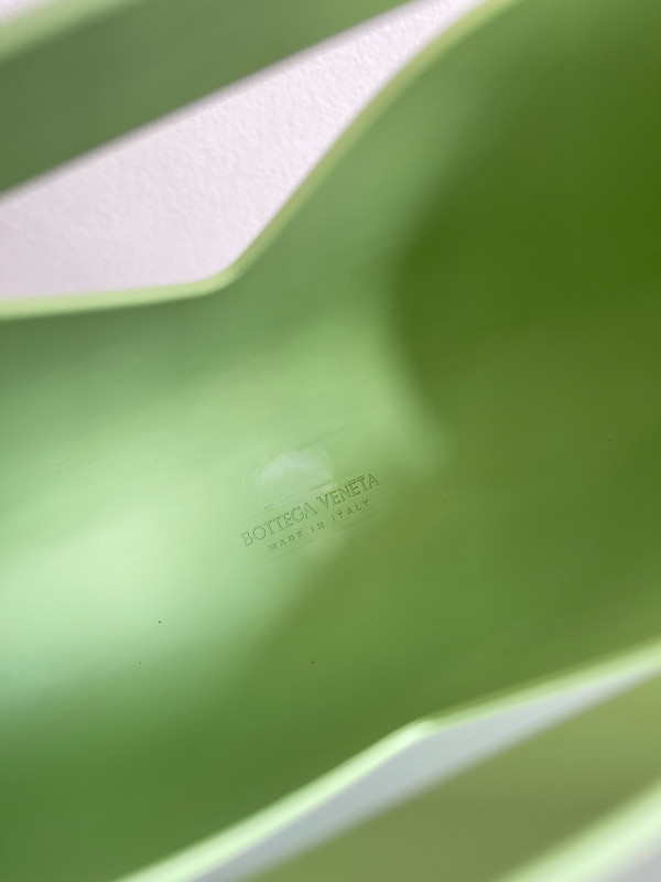 Bo*te*ga ve*ne*ta punch