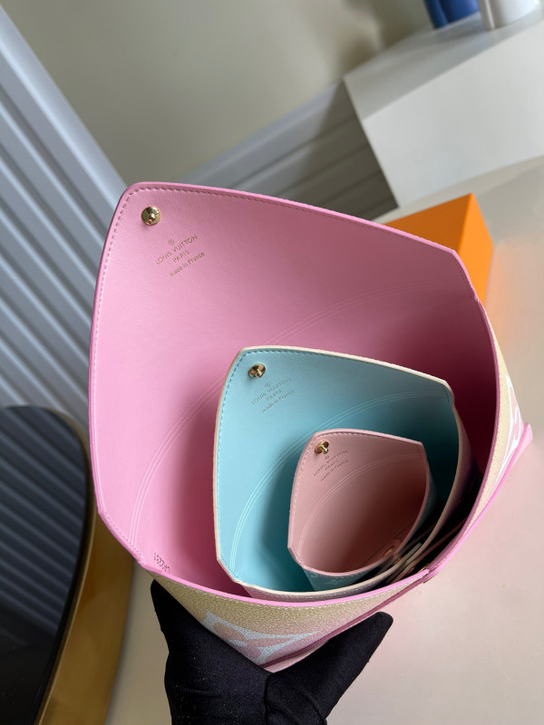 l**is V*t*n kirigami pochette