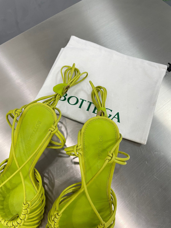 Bo*te*ga ve*ne*ta dot