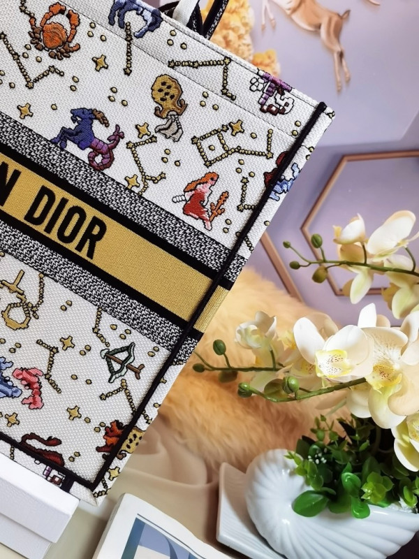 large D*or book tote