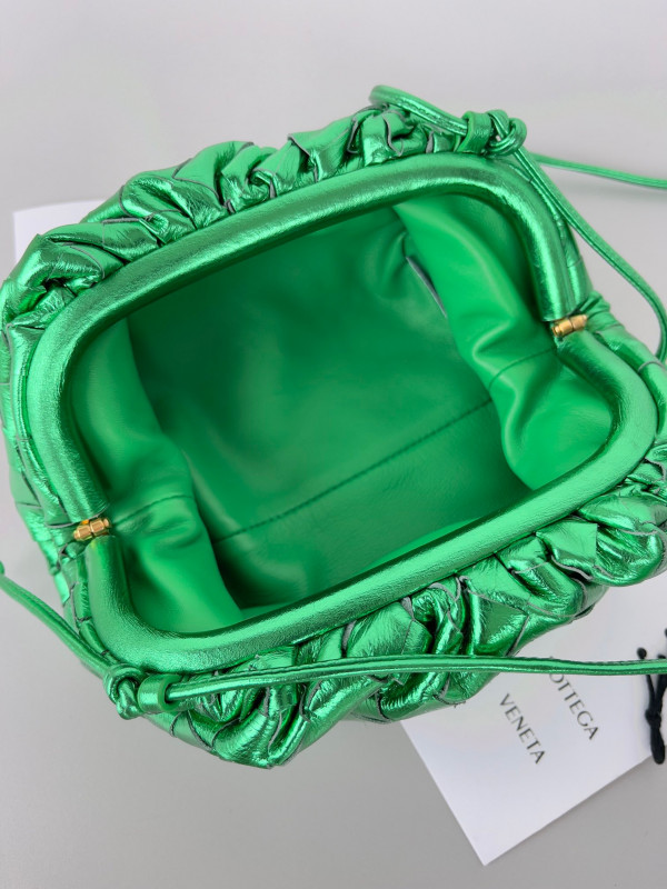 Bo*te*ga ve*ne*ta mini pouch