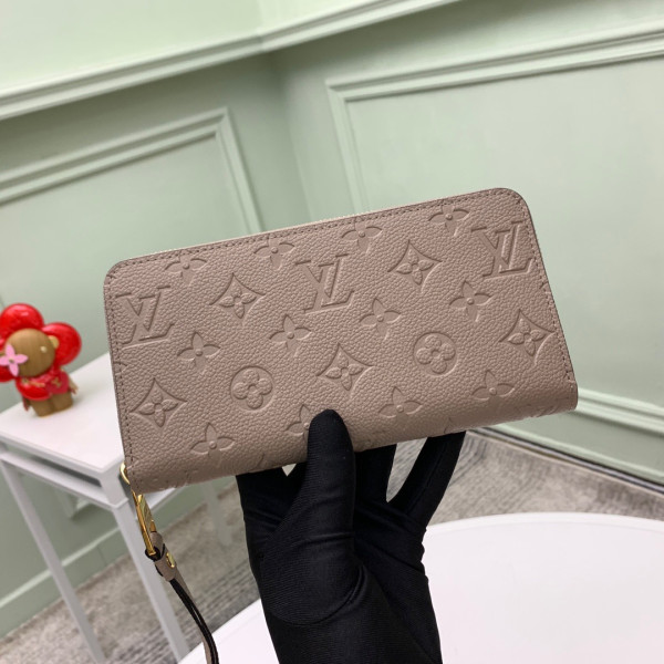 l**is V*t*n zippy wallet