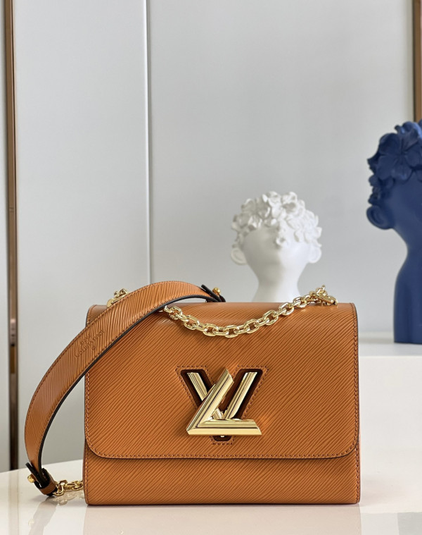 l**is V*t*n twist mm