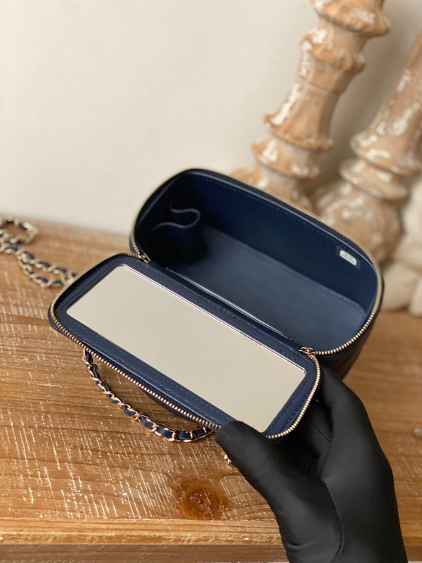 CL VANITY WITH CHAIN