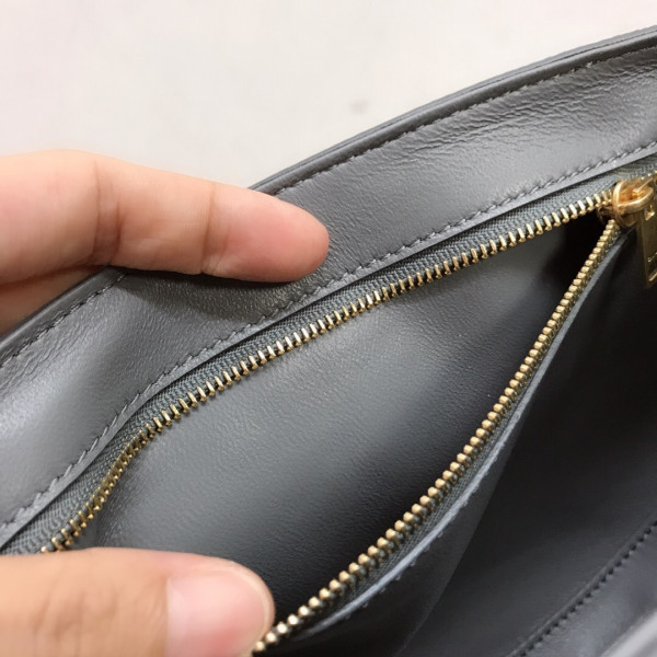 Ce**e besace 16 bag in grained calfskin