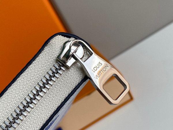 l**is V*t*n zippy wallet